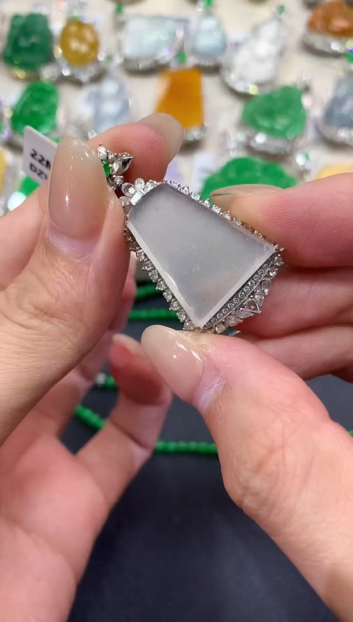 【闪购商品】翡翠吊坠(不含链)18K金镶嵌q217        