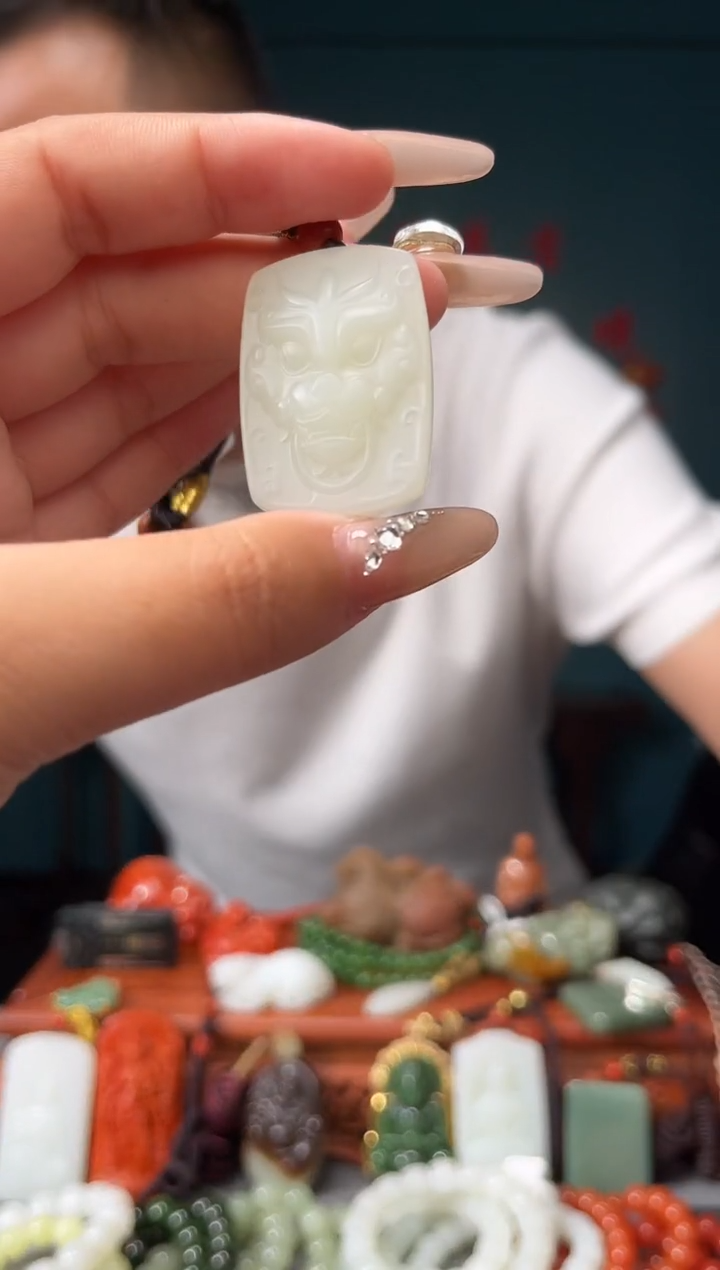 和田玉未镶嵌颈饰吊坠