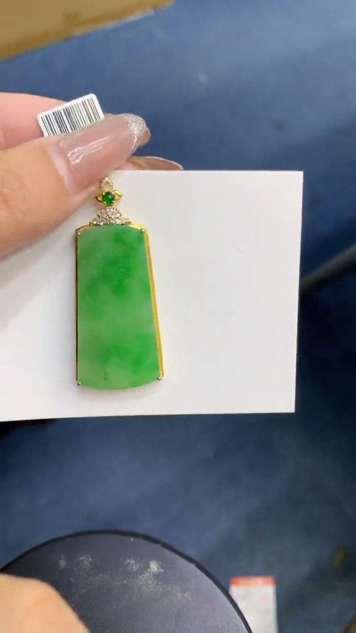 颈饰18K金镶嵌翡翠吉**意1