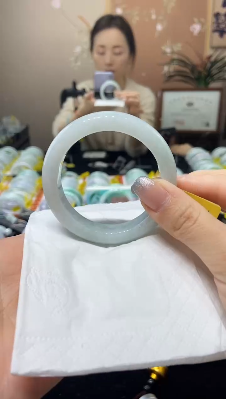 【闪购商品】翡翠手镯未镶嵌50.8圈口