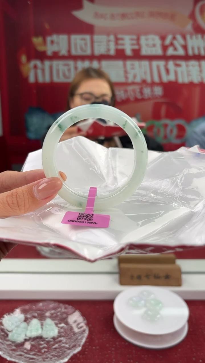 翡翠未镶嵌手镯手镯