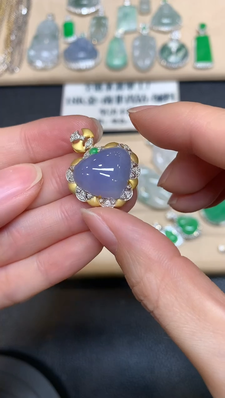 【闪购商品】翡翠颈饰18K金镶嵌爱心【无服务费