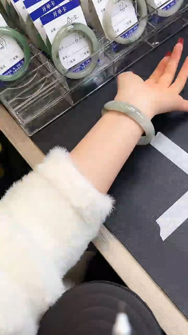 【闪购商品】石英质玉手镯未镶嵌118