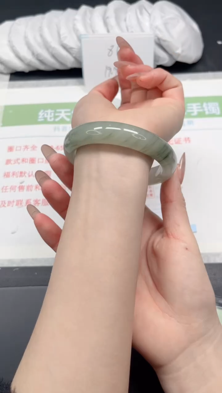 【闪购商品】石英质玉手镯合金198-58.2