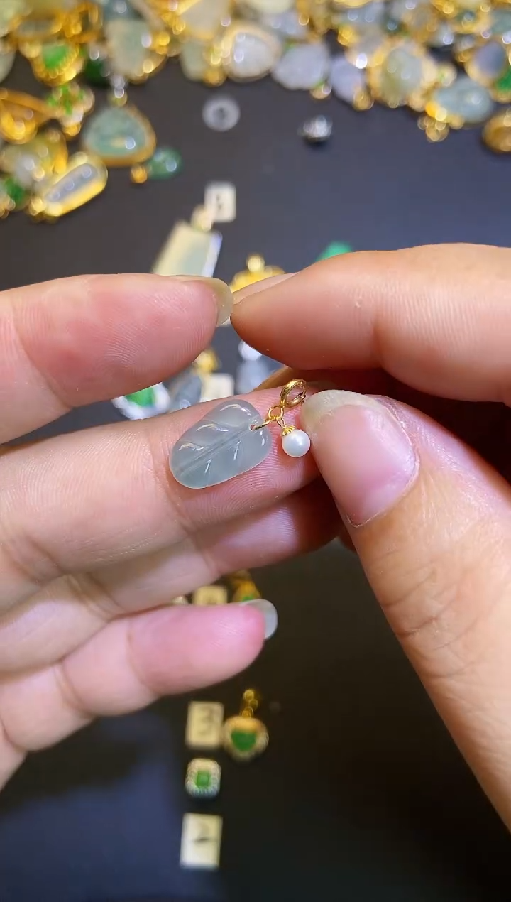翡翠18K金镶嵌吊坠(不含链)1
