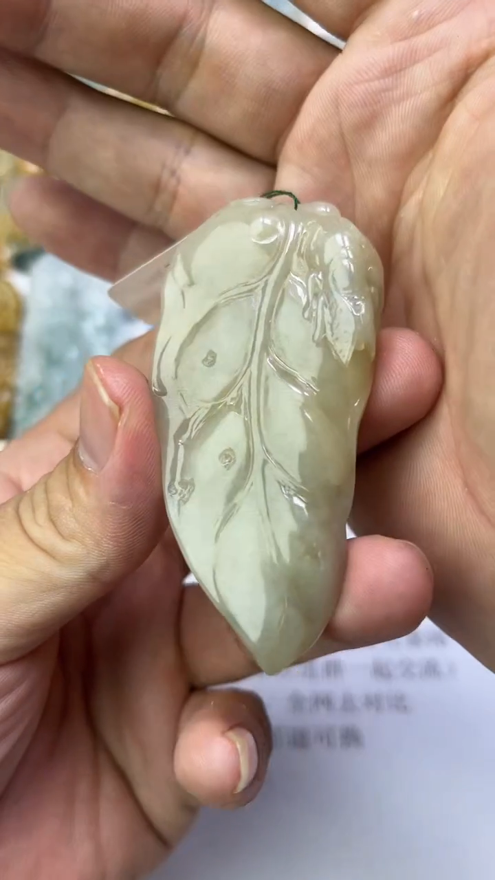 翡翠未镶嵌颈饰半*面天然A货缅甸翡翠