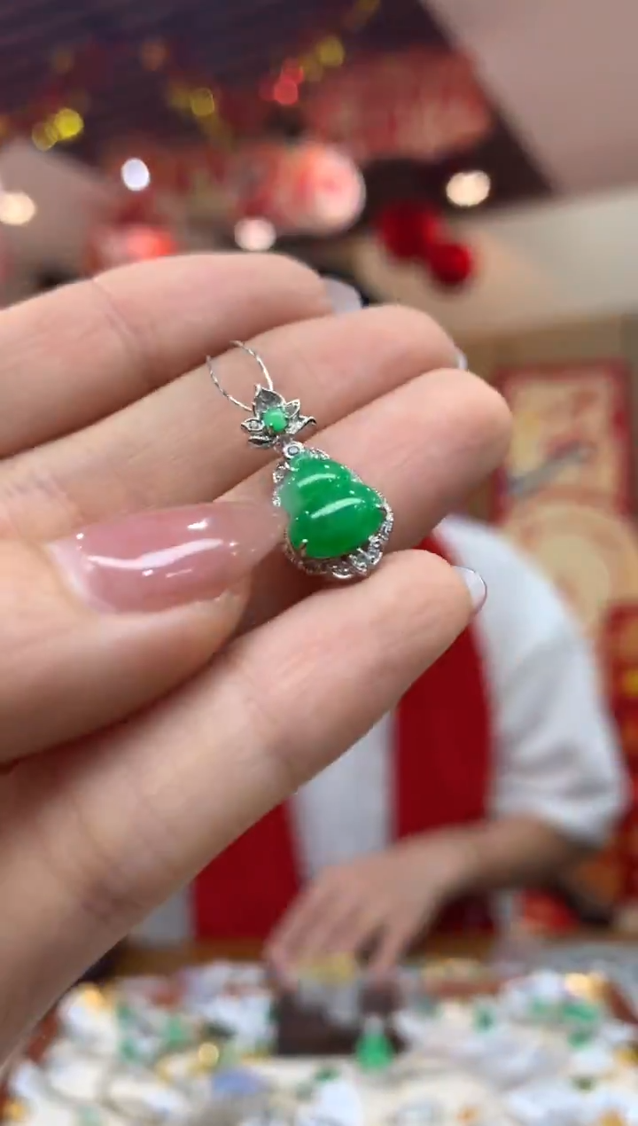 吊坠(不含链)18K金镶嵌翡翠葫芦