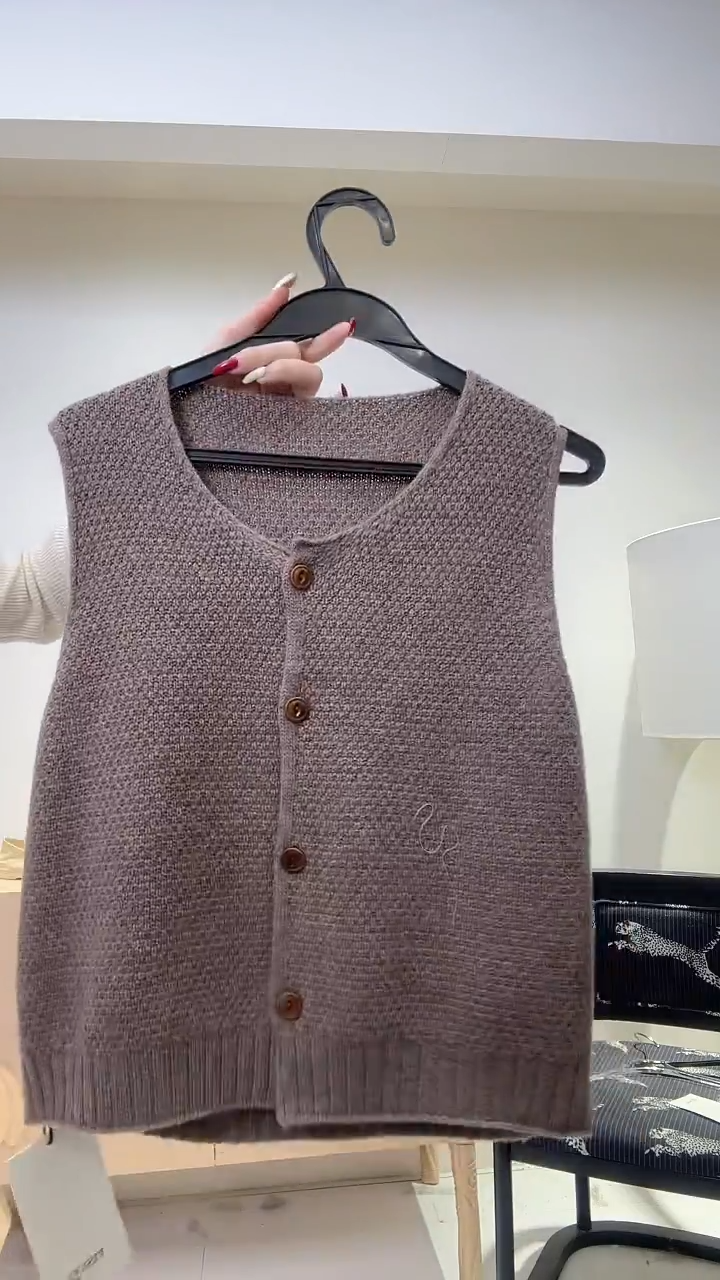 咖色经典极简马甲