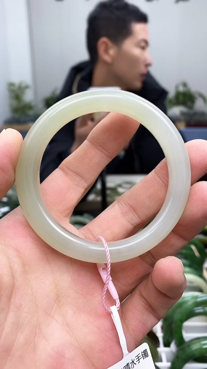 【闪购商品】和田玉手镯未镶嵌55.75