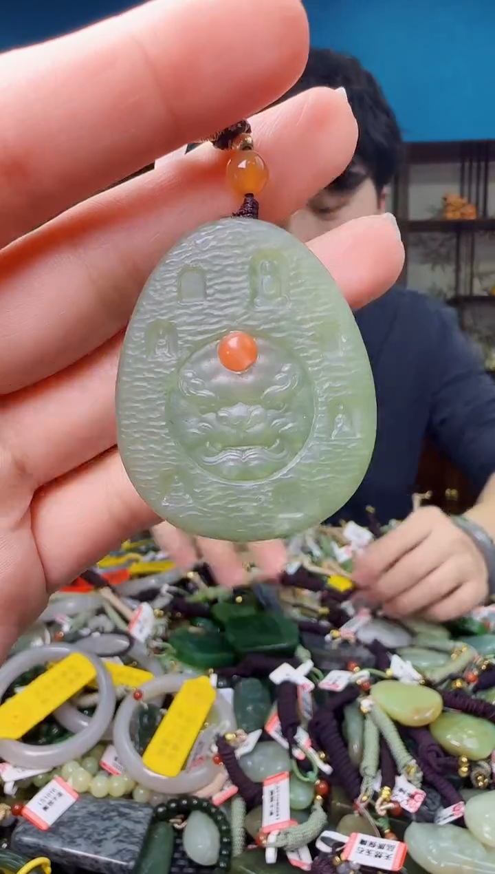 颈饰未镶嵌和田玉1