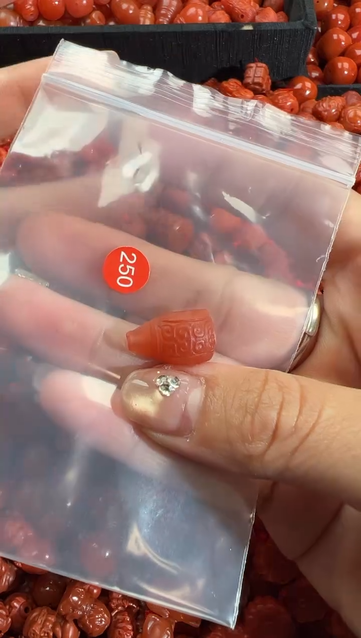 南红玛瑙合金颈饰1