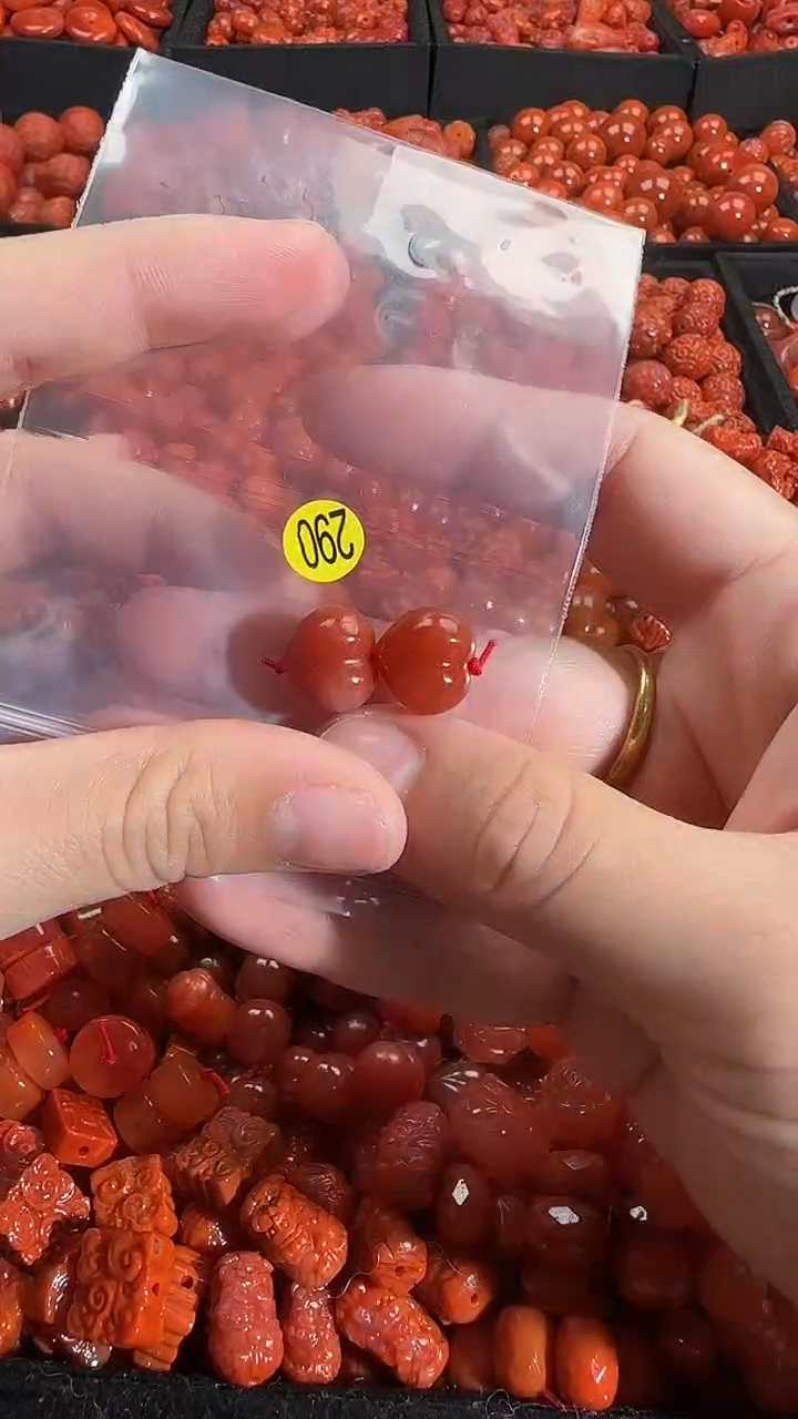 颈饰未镶嵌南红玛瑙1