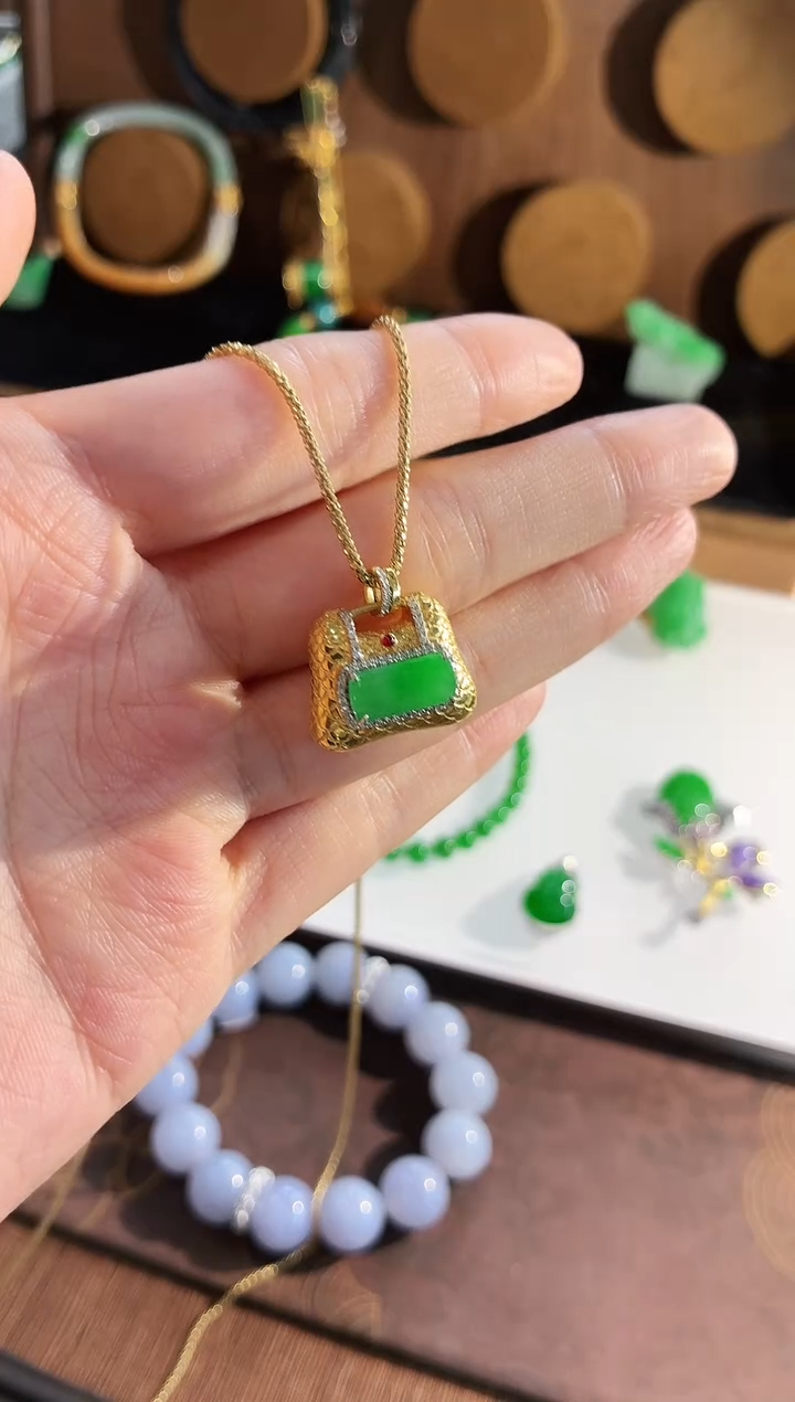 吊坠(不含链)18K金镶嵌翡翠吊坠