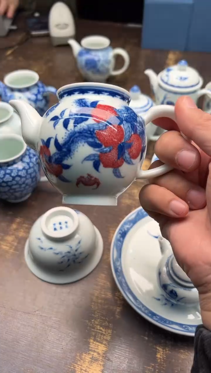 【闪购商品】/邵春霞青花釉里红九桃五福公道杯