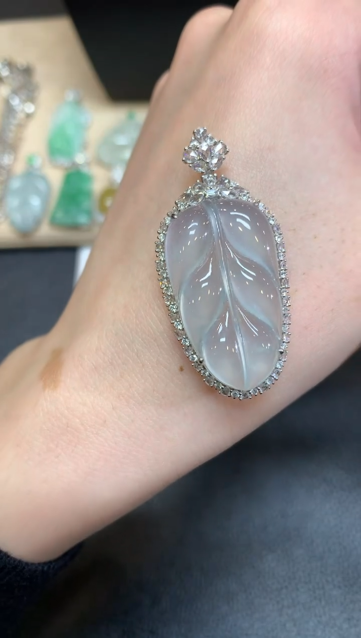 【闪购商品】翡翠颈饰18K金镶嵌叶子【无服务费】