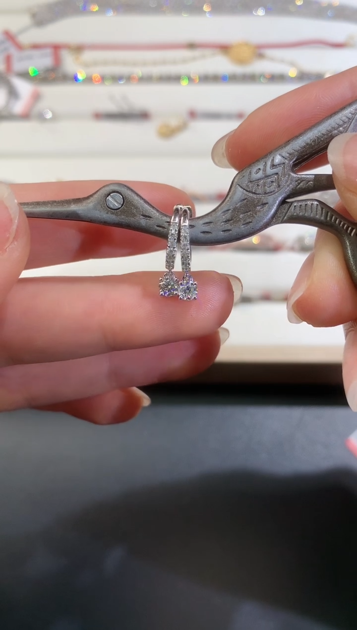 【闪购商品】钻石耳饰18K金镶嵌Z225|3980