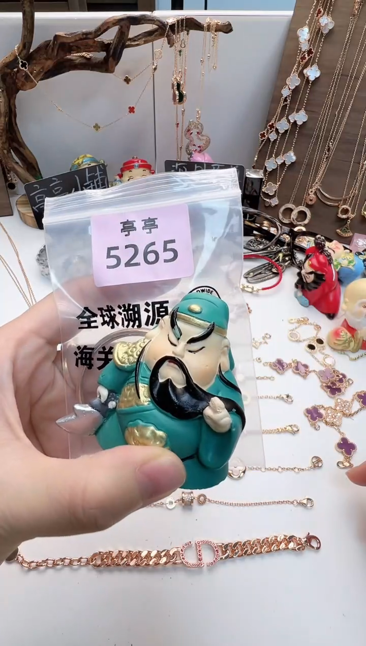 瓷片小****)彧贤聚宝阁彧贤聚宝阁