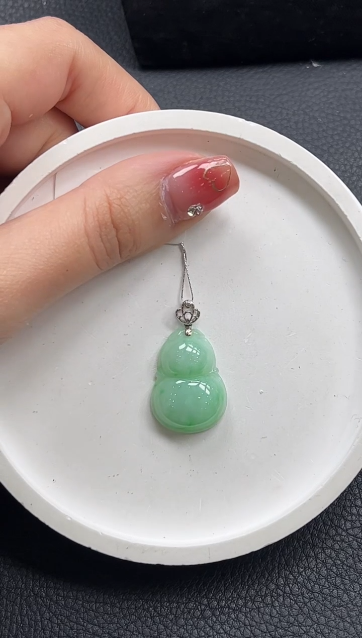 【闪购商品】翡翠颈饰18K金镶嵌葫芦