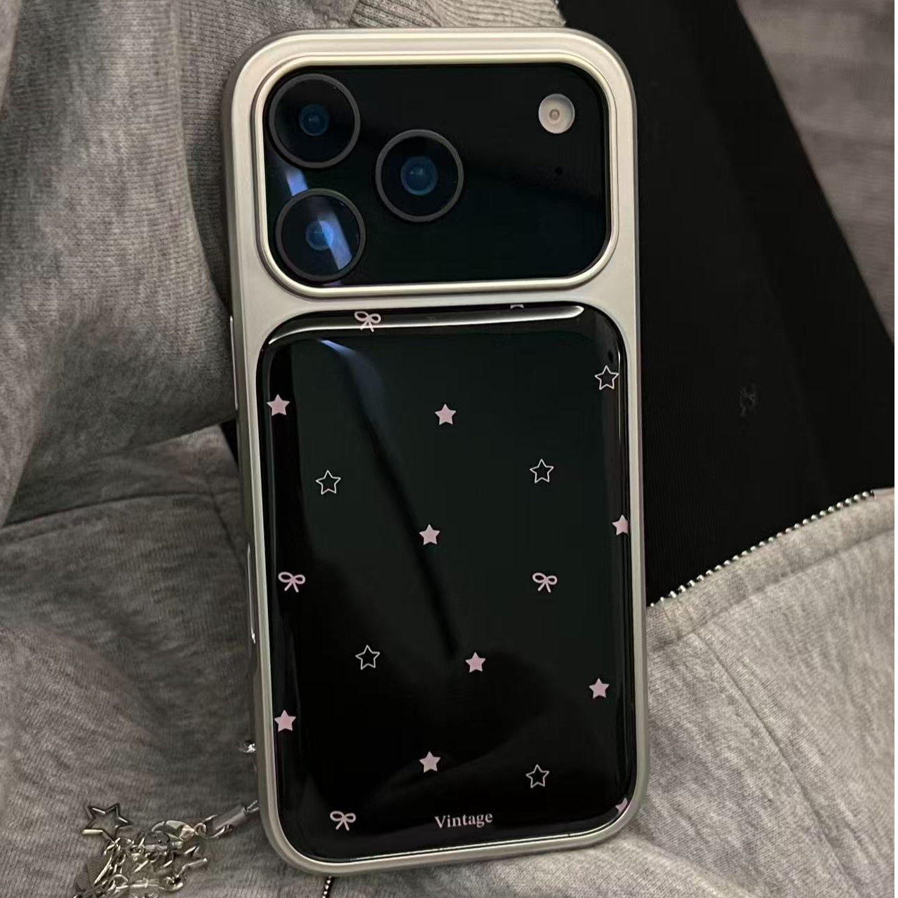 银边滴胶黑底粉蝴蝶结适用苹果17promax/iPhone17/16/15/14手机壳