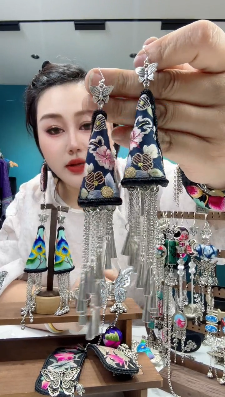 刺绣纯手工苗绣非遗耳环