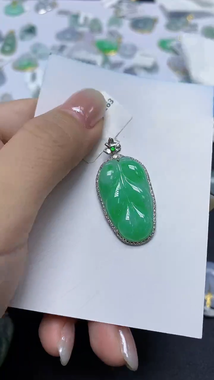 翡翠18K金镶嵌颈饰天然缅甸翡翠A货