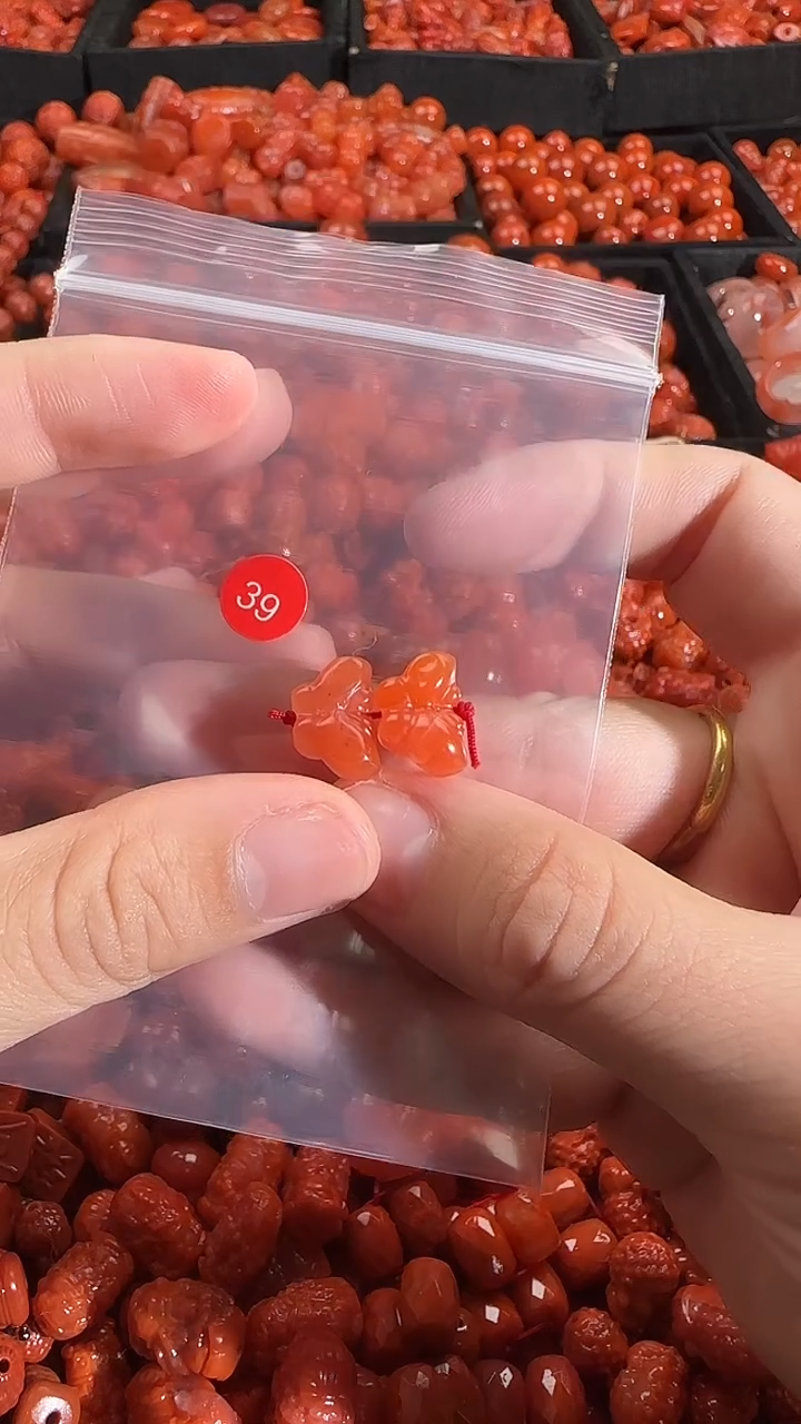 颈饰未镶嵌南红玛瑙1