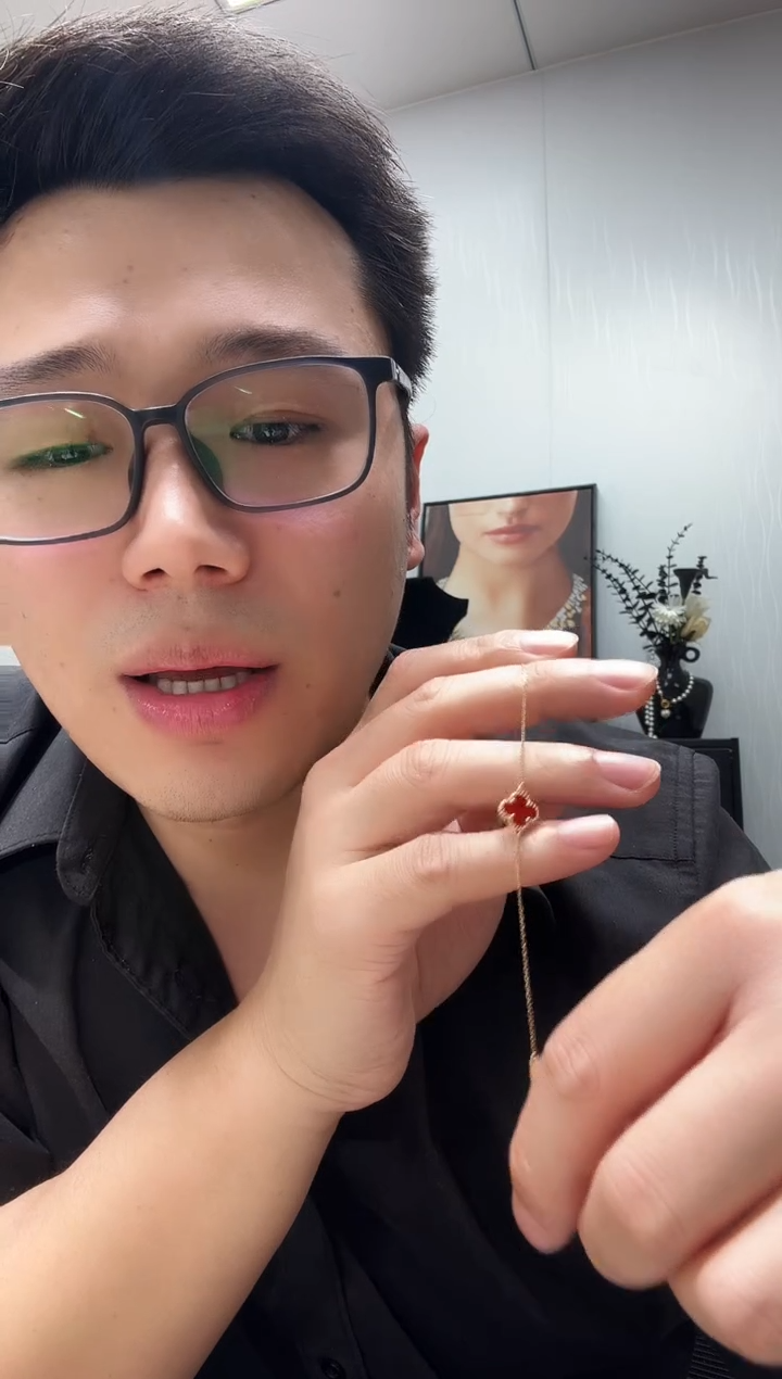 18K金镶嵌手链玛瑙/玉髓红色k黄，小单花手链