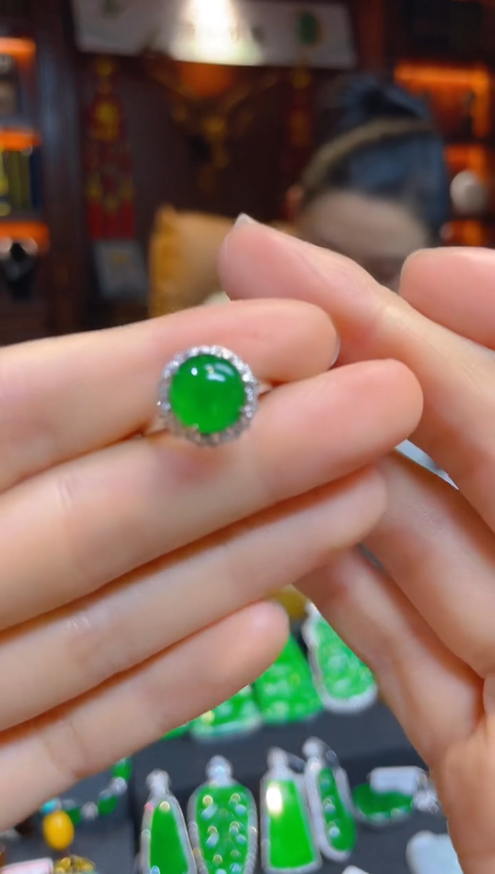 【闪购商品】翡翠戒指18K金镶嵌112123天然A货翡翠蛋面戒指