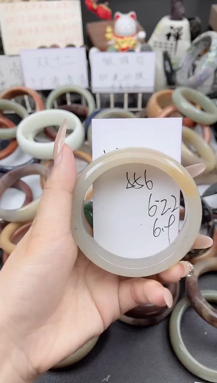 未镶嵌手镯石英质玉556