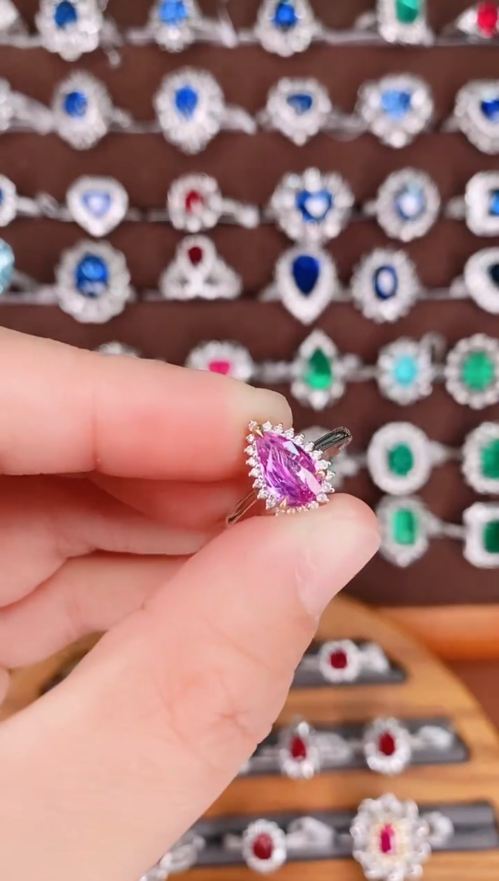 【闪购商品】彩色蓝宝石18K金戒指18K金镶嵌1.08克拉无烧