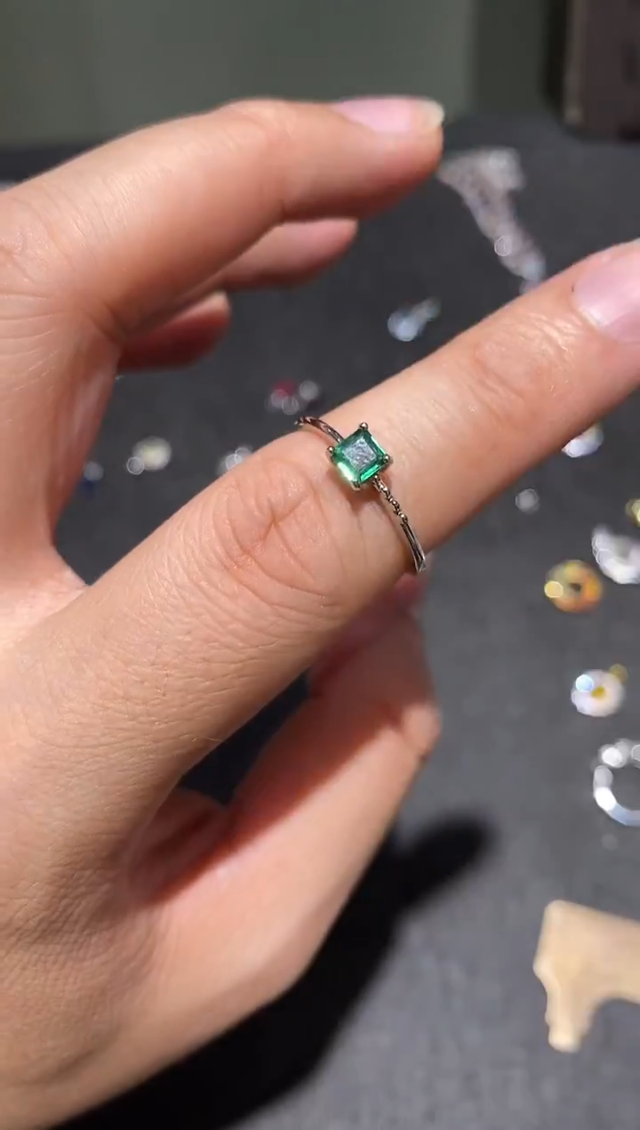 银S925镶嵌戒指祖母绿戒指