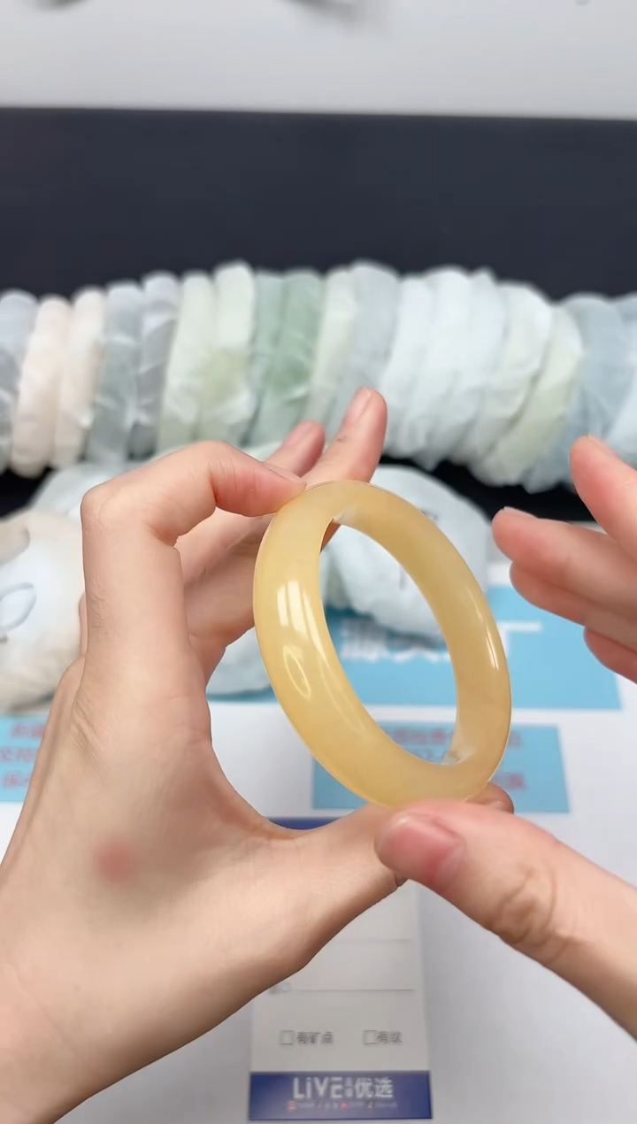 未镶嵌手镯石英质玉152-55.8