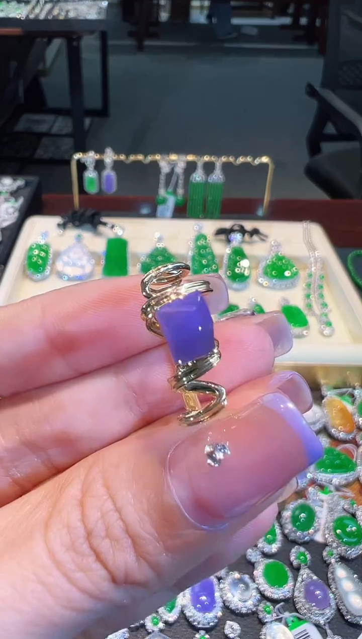 【闪购商品】翡翠戒指18K金镶嵌翡翠