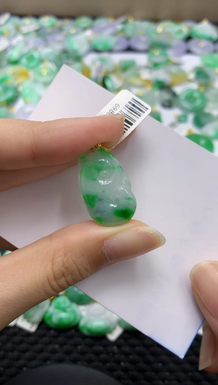 翡翠18K金镶嵌颈饰天然缅甸翡翠A货