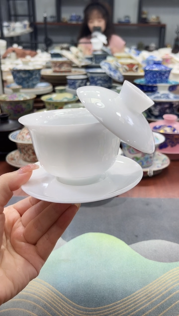 170冰种元宝纯白悬停盖碗