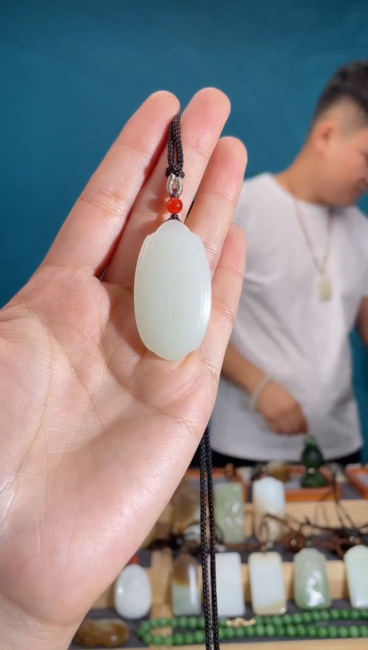 颈饰未镶嵌和田玉1