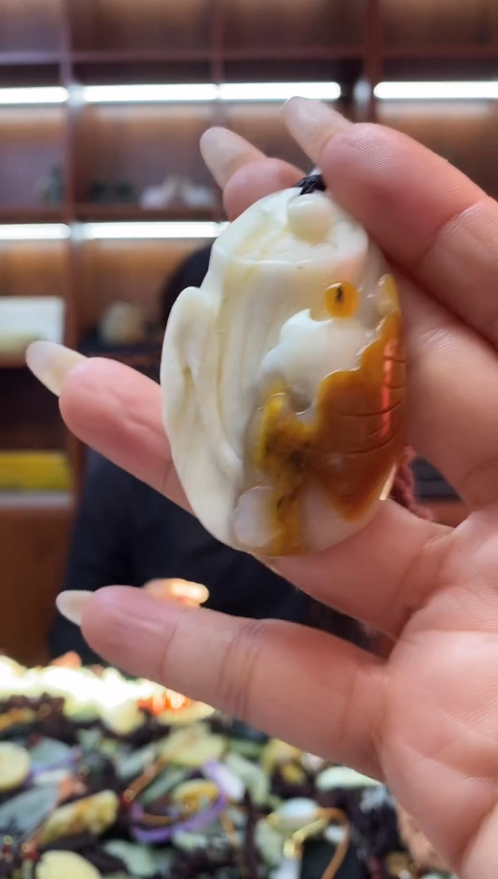未镶嵌岫玉吊坠    
