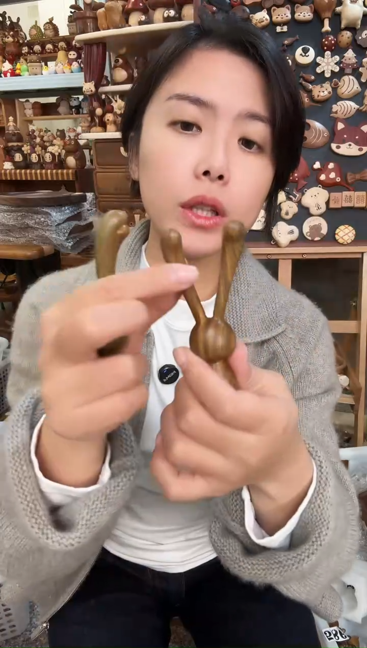 木微瑕绿檀按摩兔