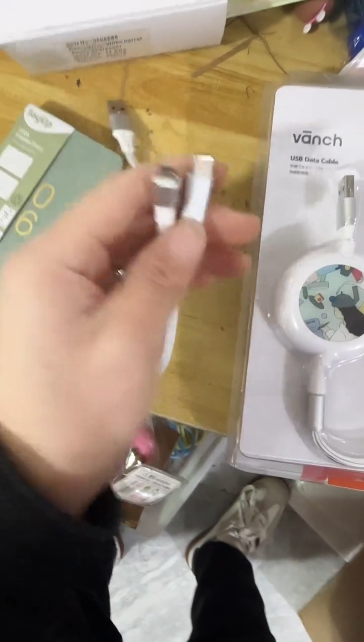 贝发伸缩充电线2个