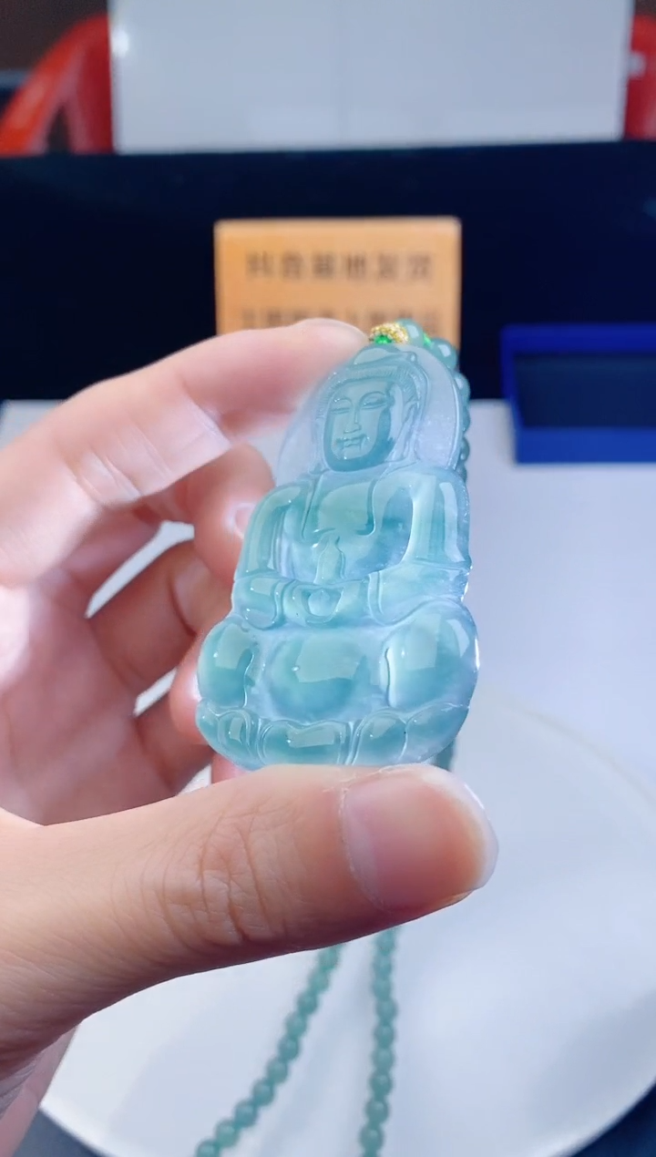 颈饰未镶嵌翡翠     