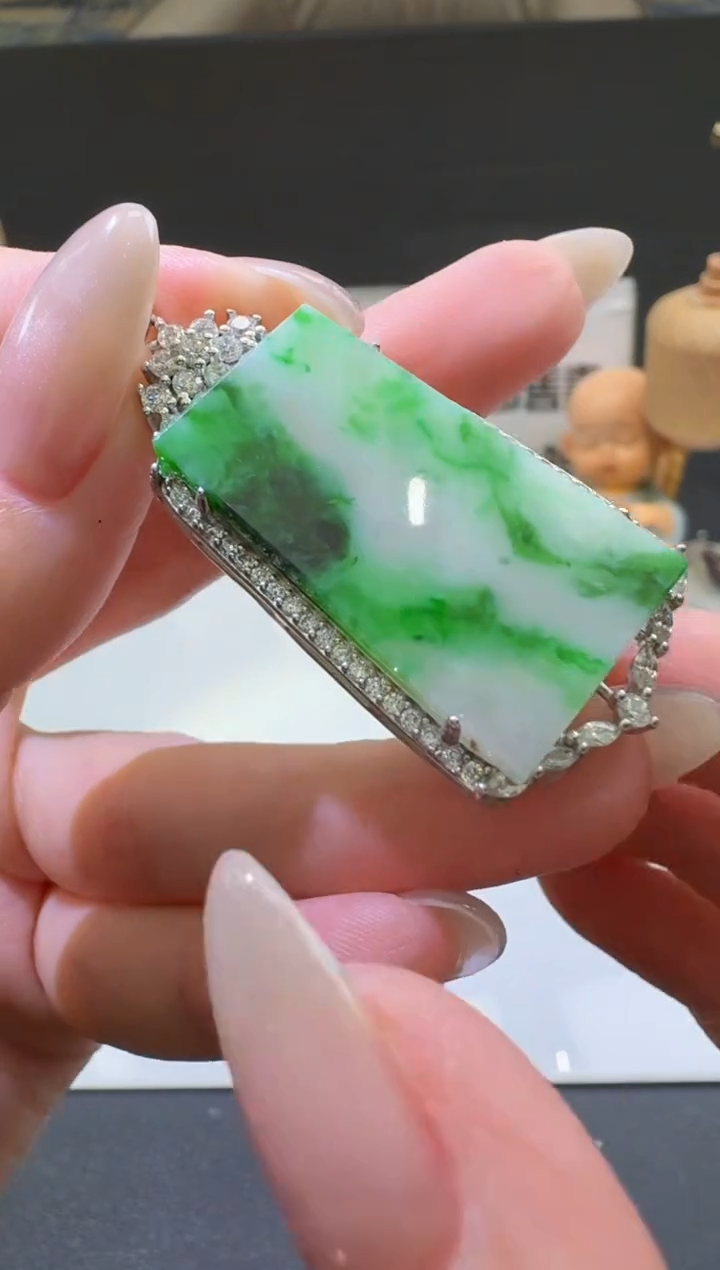 【闪购商品】翡翠颈饰未镶嵌00062568