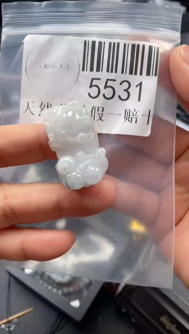翡翠未镶嵌吊坠(不含链)5531