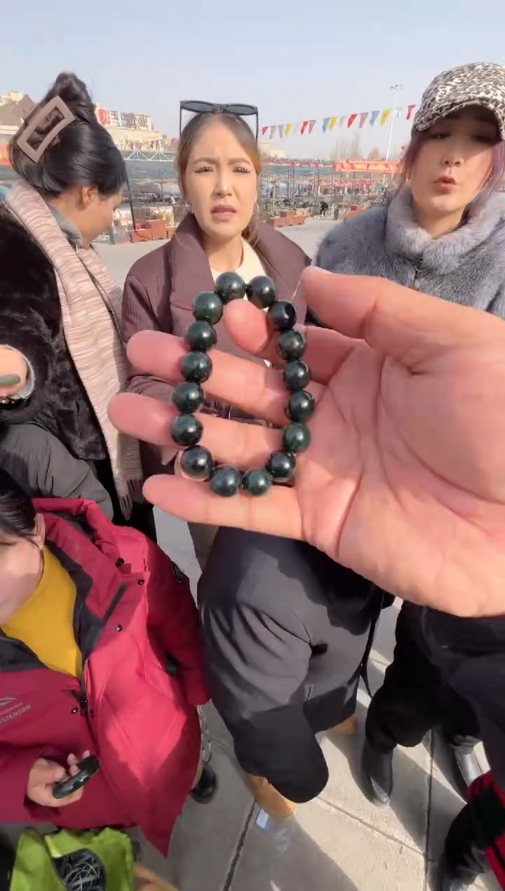 未镶嵌和田玉（糖玉）挂件和田玉