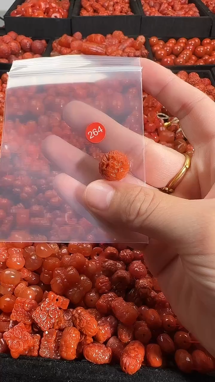 颈饰未镶嵌南红玛瑙1