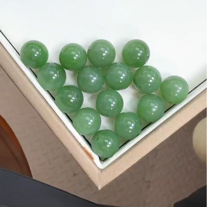 约13mm和田玉碧玉粉绿圆珠单珠多样性发一（配链）