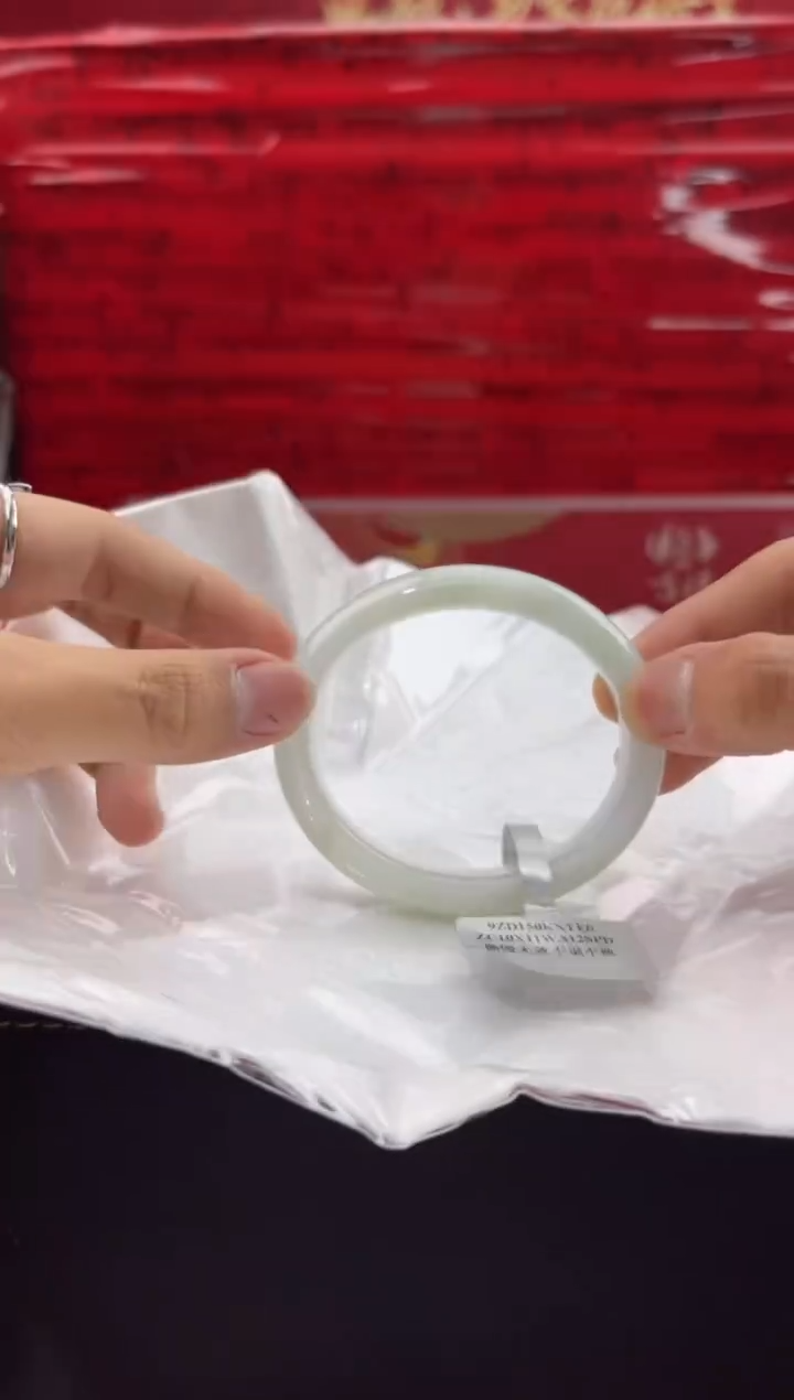 【闪购商品】翡翠手镯未镶嵌11翡翠手镯（微瑕）