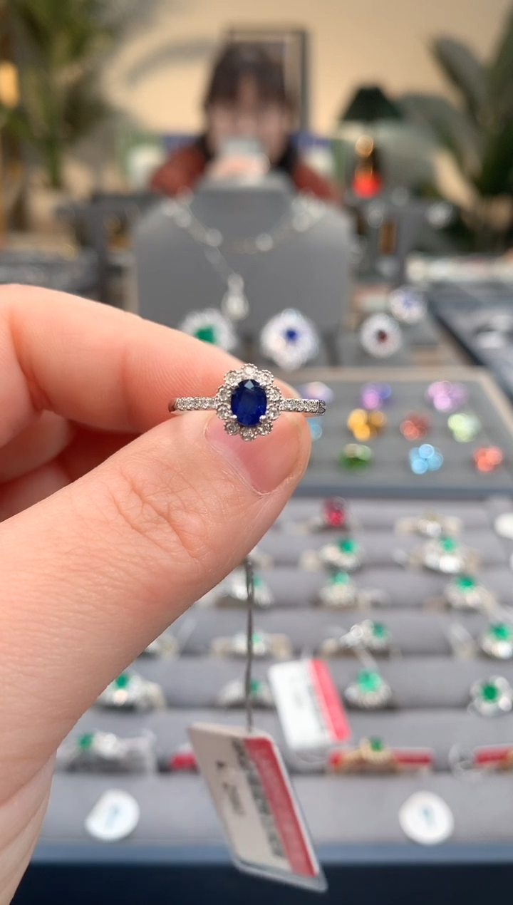 【闪购商品】蓝宝石戒指18K金镶嵌蓝宝石