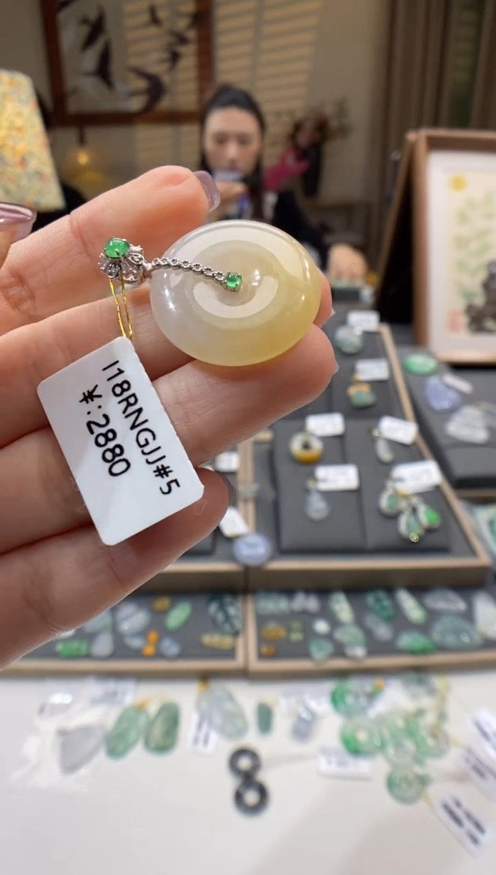 【闪购商品】翡翠颈饰18K金镶嵌平安扣
