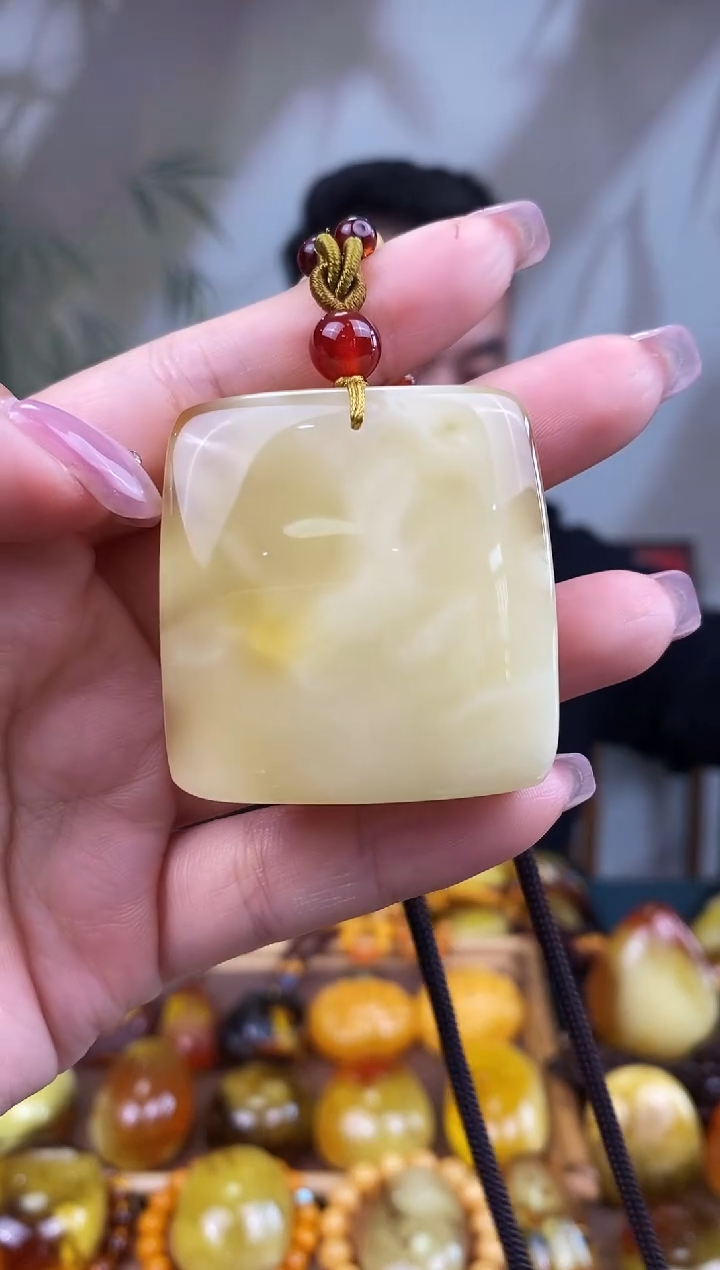 【闪购商品】琥珀裸石未镶嵌基地发货 一物一证 顺丰包邮