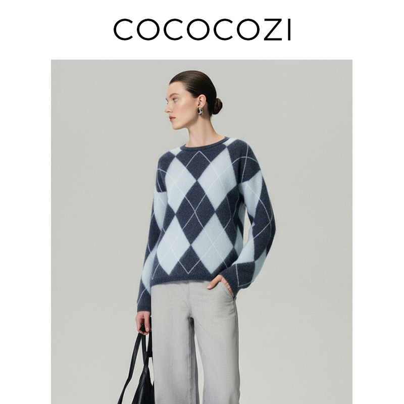 【新东方专属】COCOCOZI棉羊毛拉毛英伦风圆领菱格针织衫253CO544M